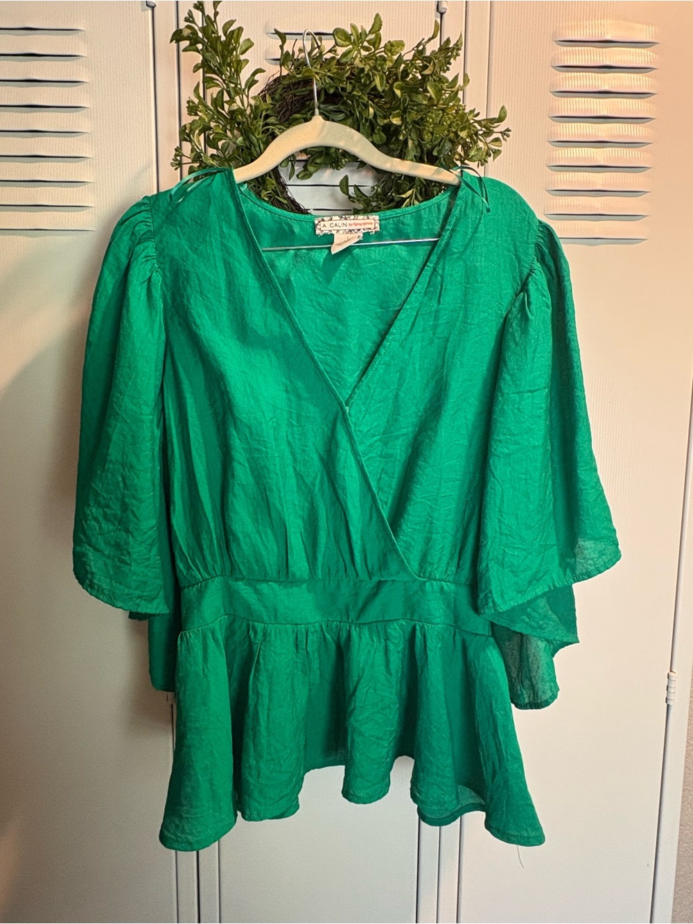Sz Lg A. Calin by Flying Tomato
Textured Emerald Wrap Blouse with Flutter Sleeve